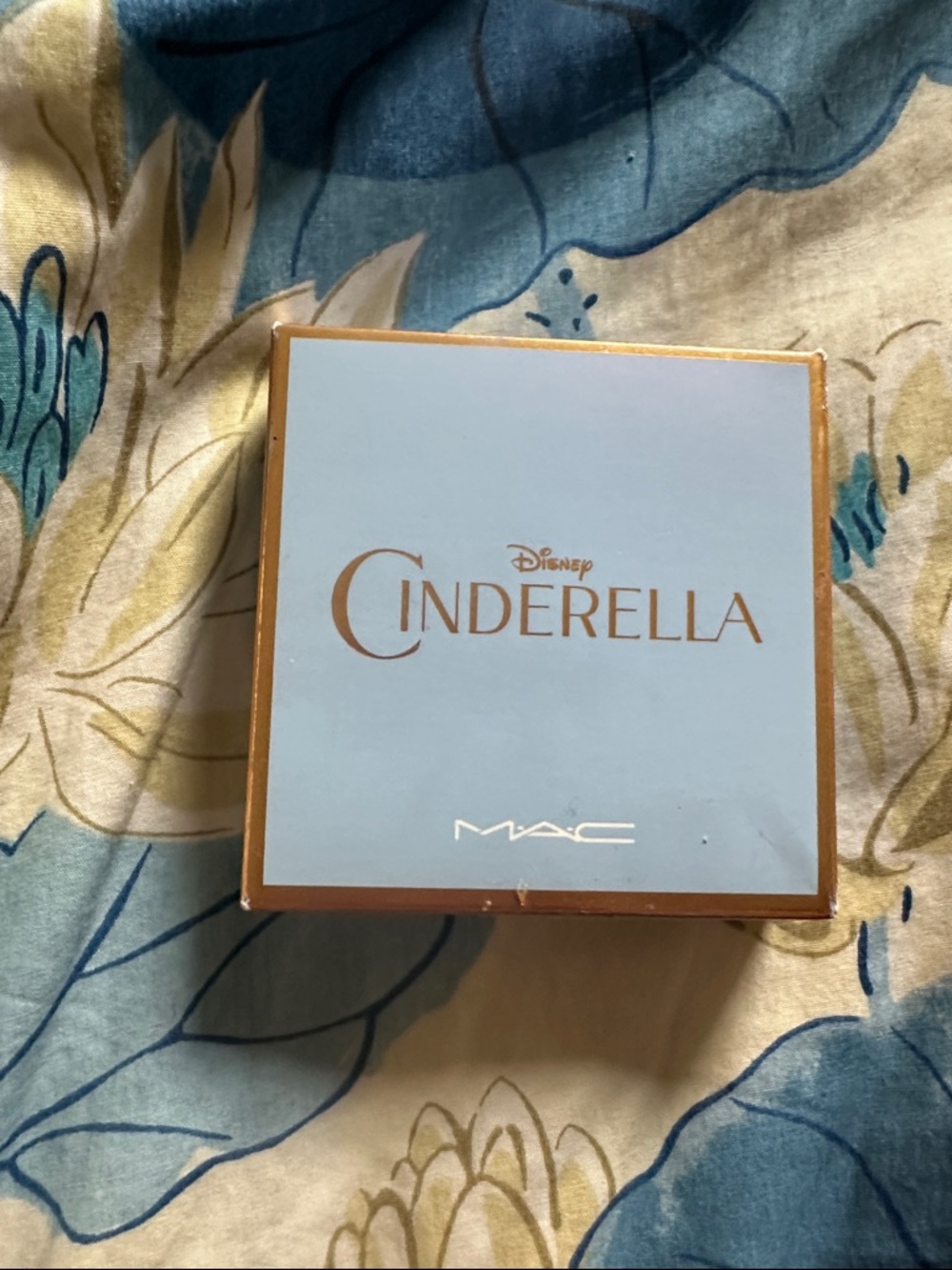 MAC x Disney Cinderella Compact - Light Blue & Gold ***Special edition